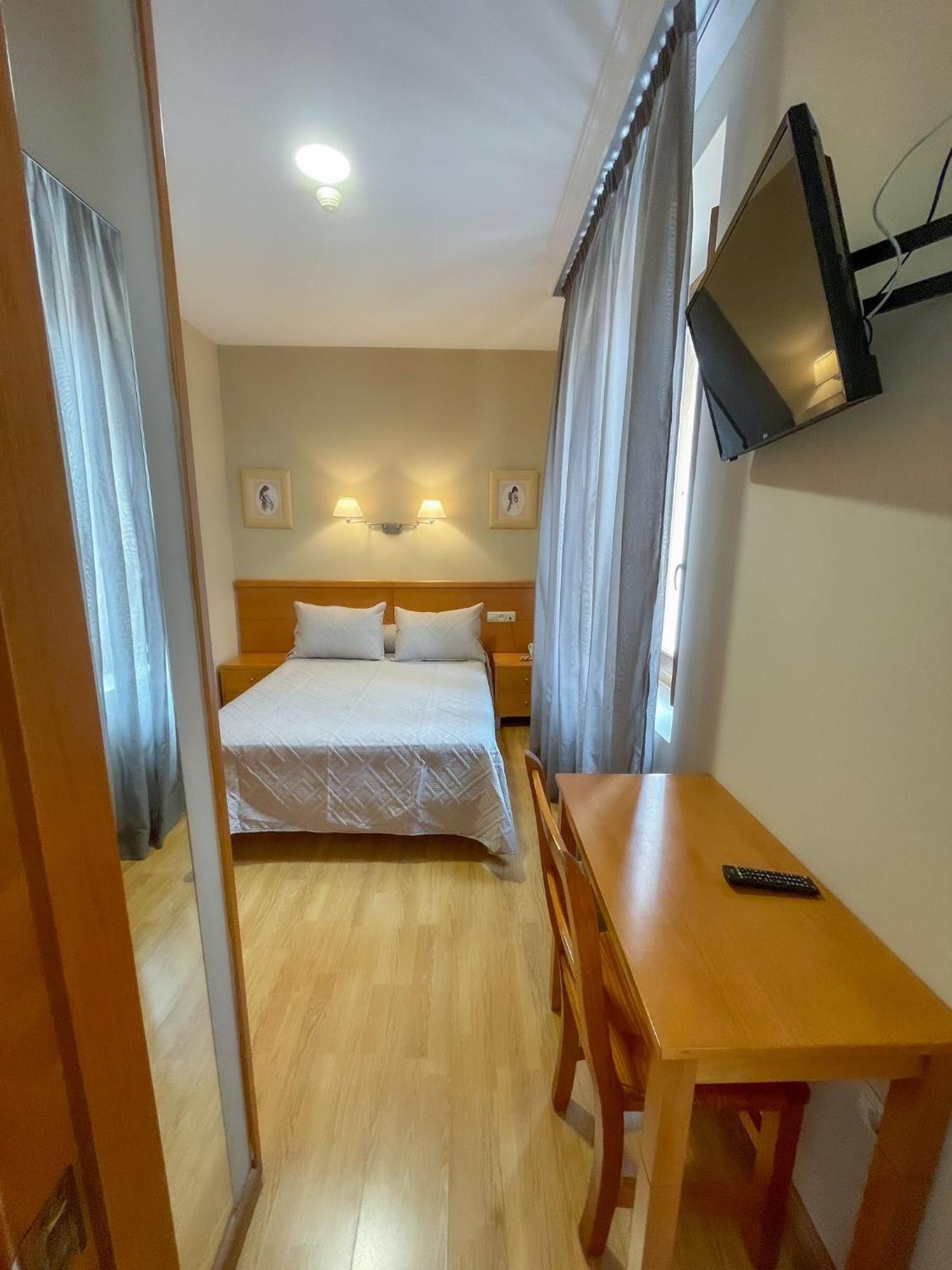 Hotel Castilla Caces Eksteriør billede