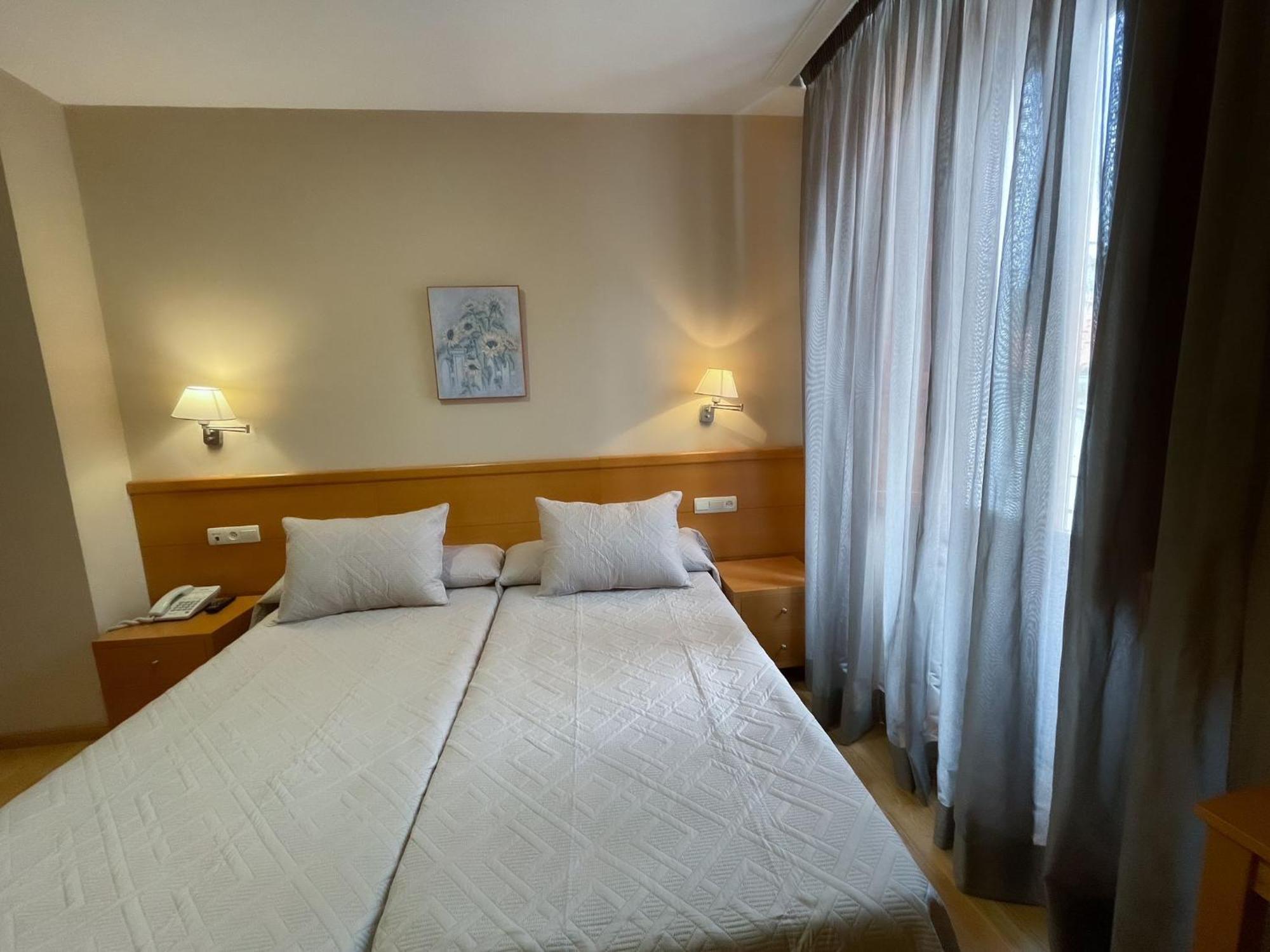 Hotel Castilla Caces Eksteriør billede