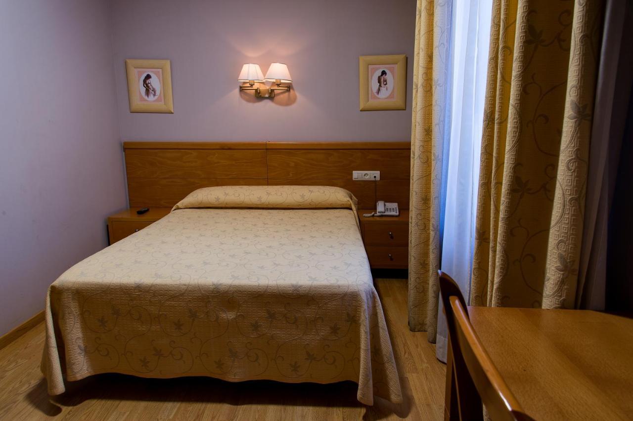 Hotel Castilla Caces Eksteriør billede